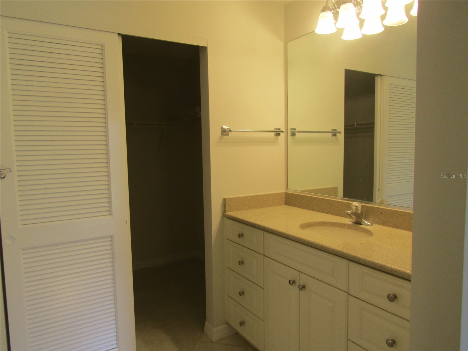 3010 Ringwood Meadow #6 Sarasota FL 34235 A4689324 image11