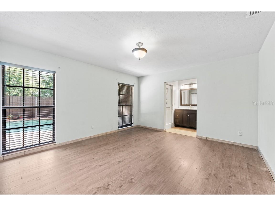 3011 Lake Ellen Drive Tampa FL 33618 TB8400623 image25