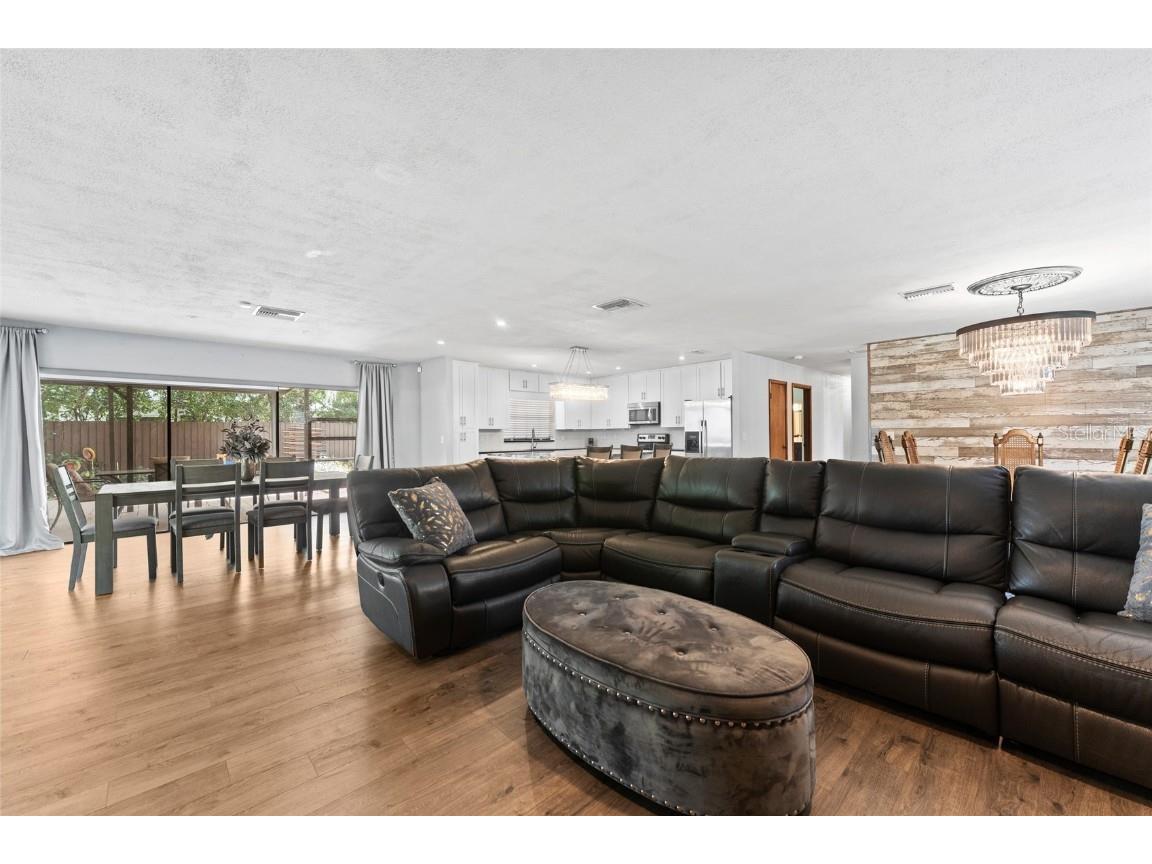 3011 Lake Ellen Drive Tampa FL 33618 TB8400623 image9