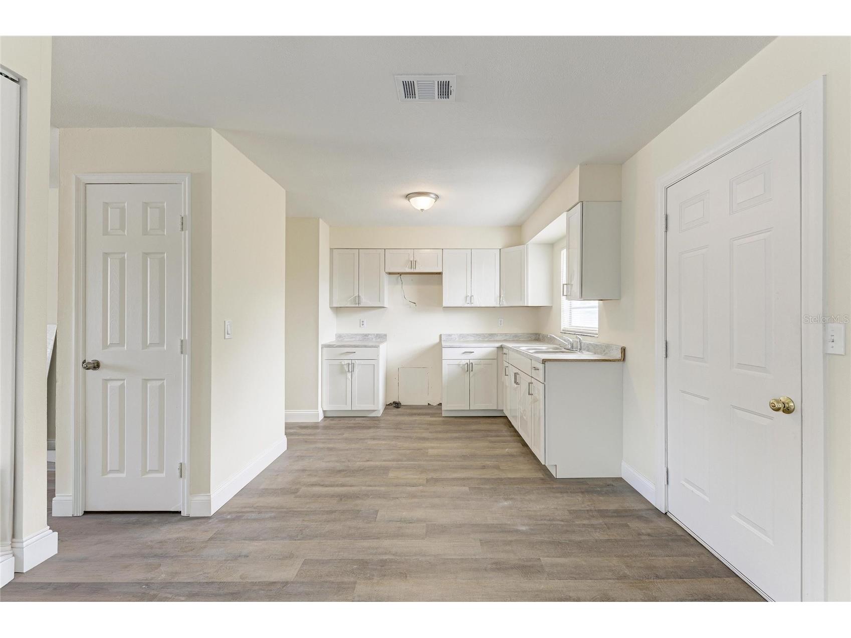 3012 Clay Circle Sarasota FL 34234 A4693753 image5