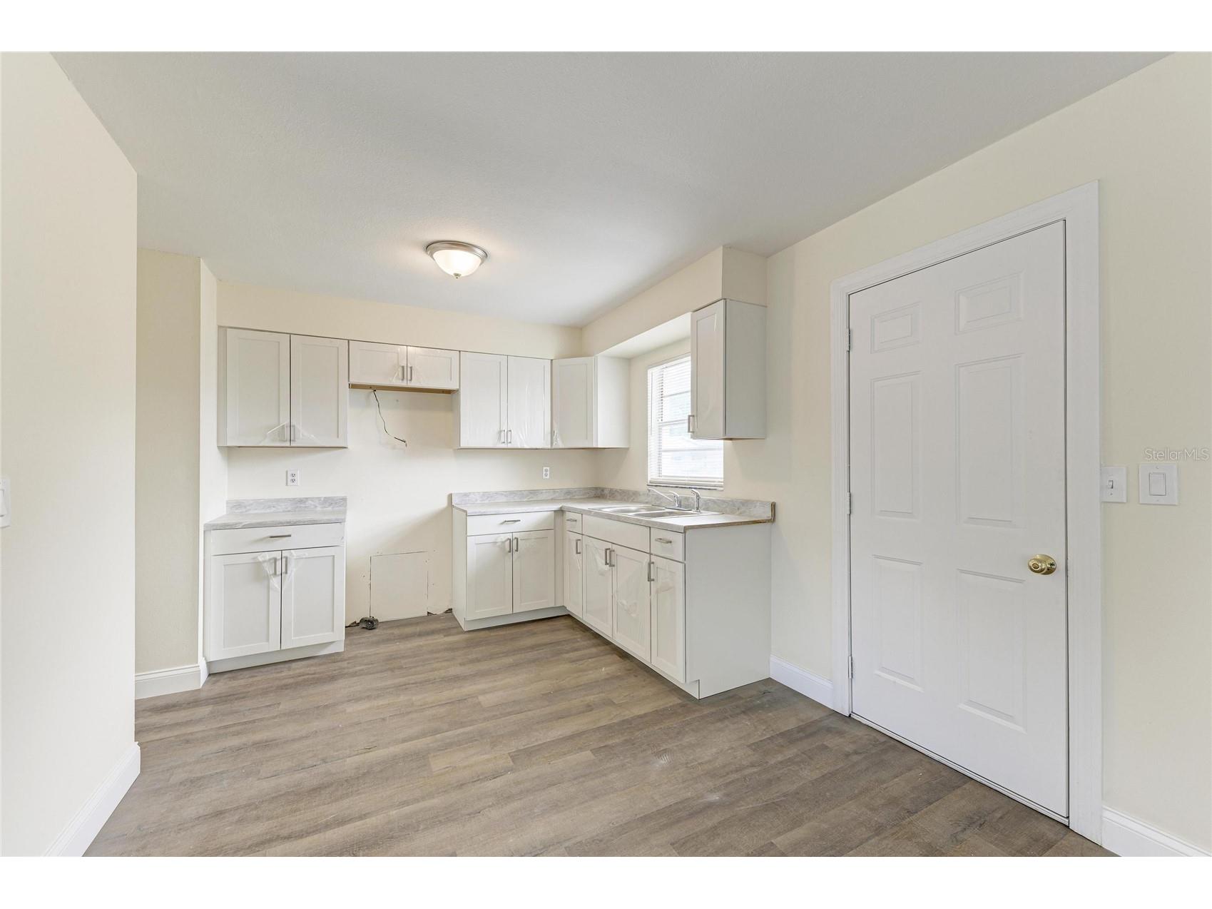 3012 Clay Circle Sarasota FL 34234 A4693753 image6