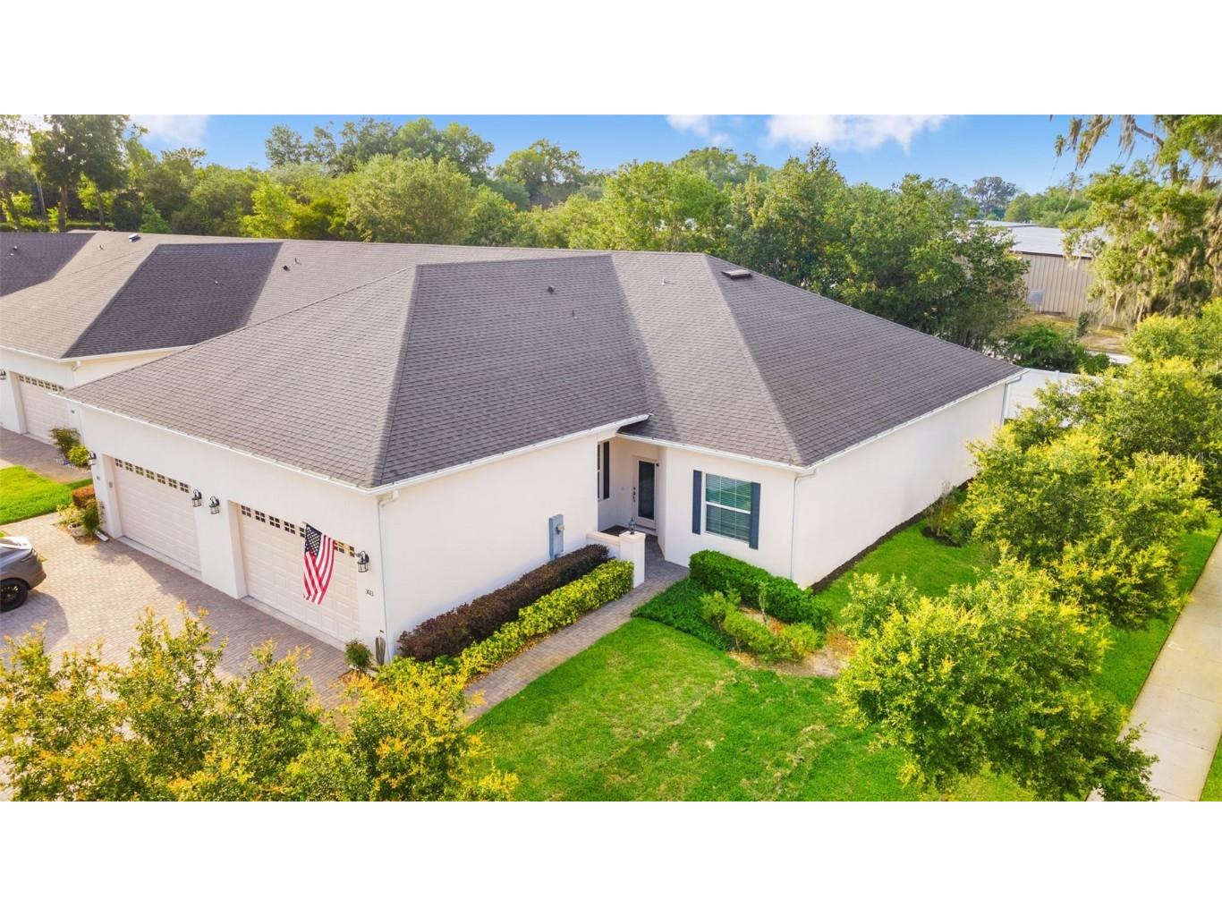 3013 Manitoba Avenue Groveland FL 34736 - CANAL TO LK HIAWATHA/ MINEOLA O6223275 image1