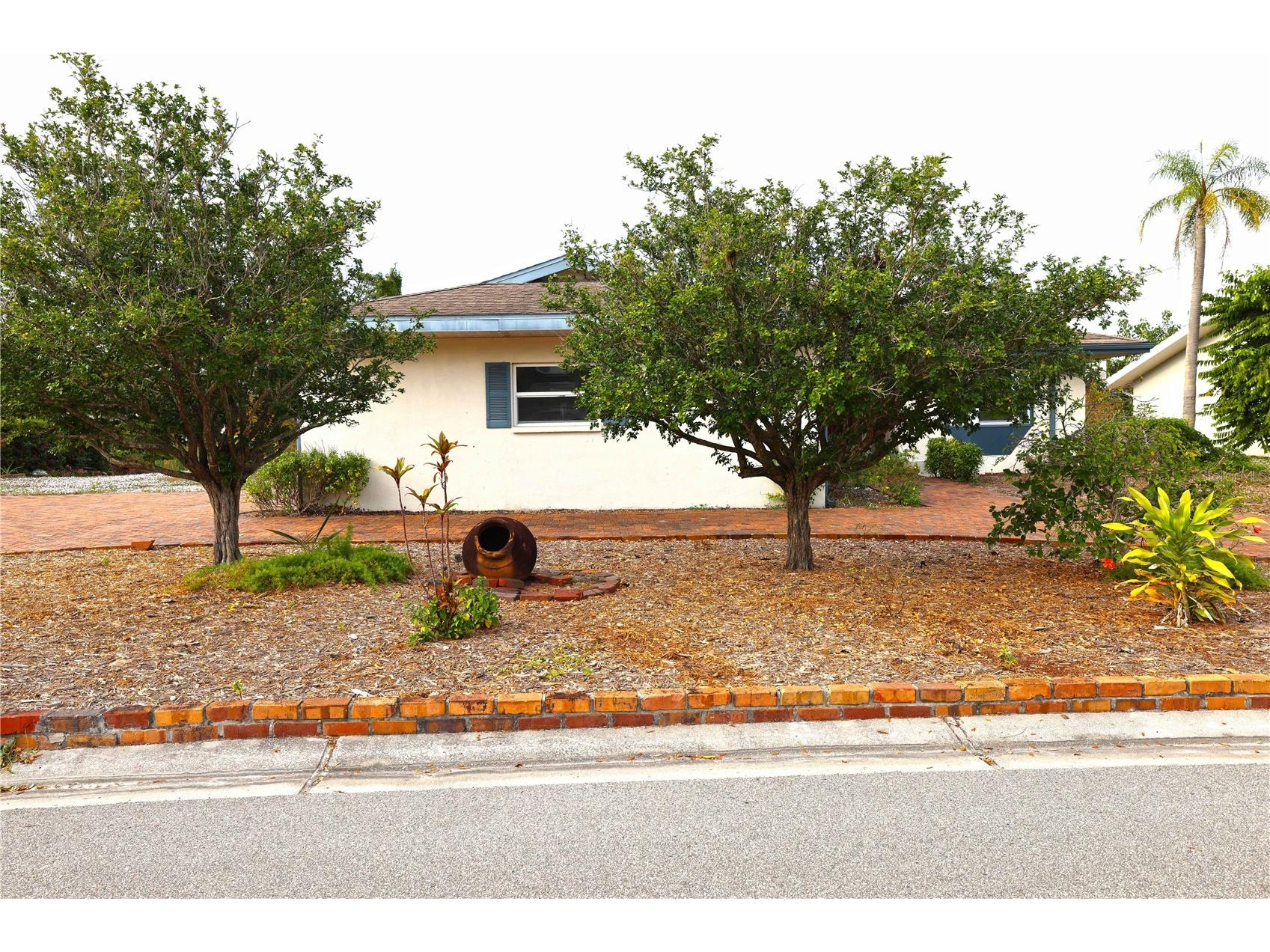 3016 Tanglewood Drive Sarasota FL 34239 A4675787 image1