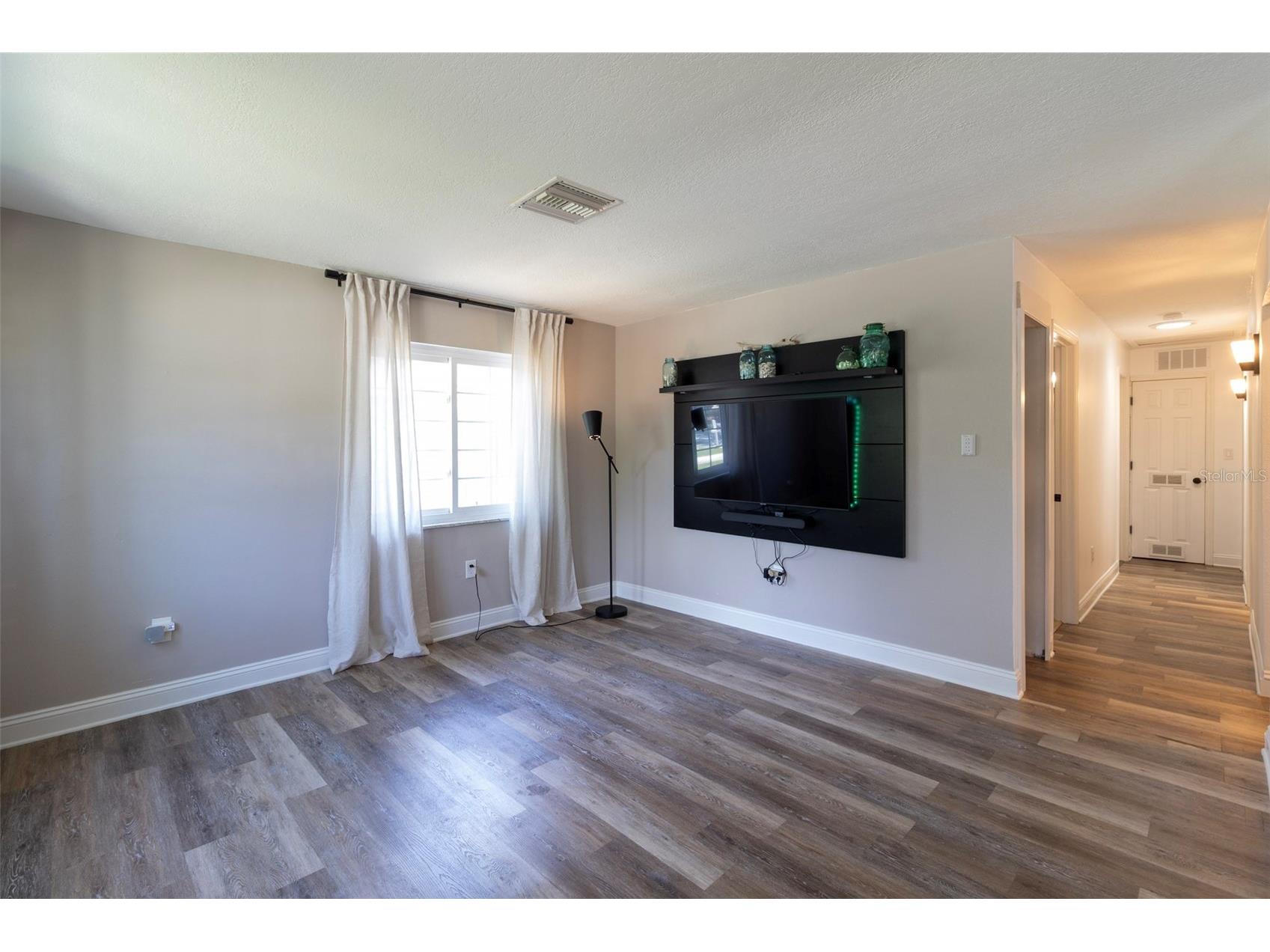 3018 19th Place Largo FL 33774 TB8528461 image4