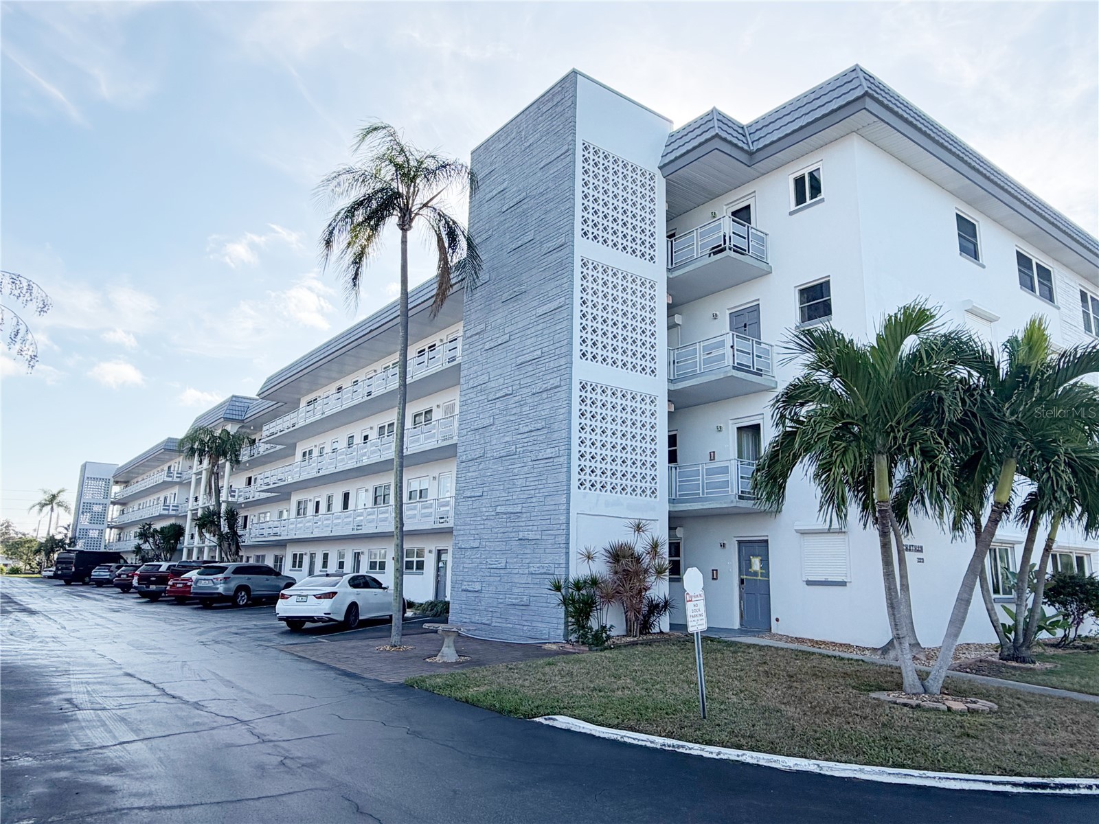 3018 59th Street S #111 Gulfport FL 33707 TB8458766 image1