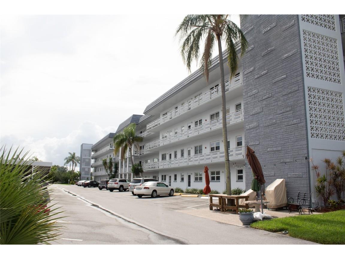 3018 59th Street S #309 Gulfport FL 33707 TB8417261 image1