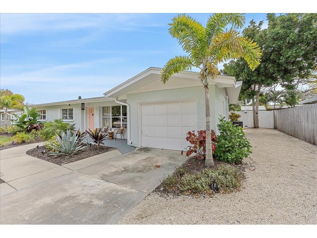 3018 Browning Street Sarasota FL 34237 A4684131 image1