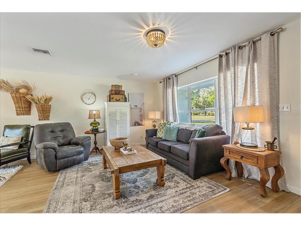 3018 Browning Street Sarasota FL 34237 A4684131 image7