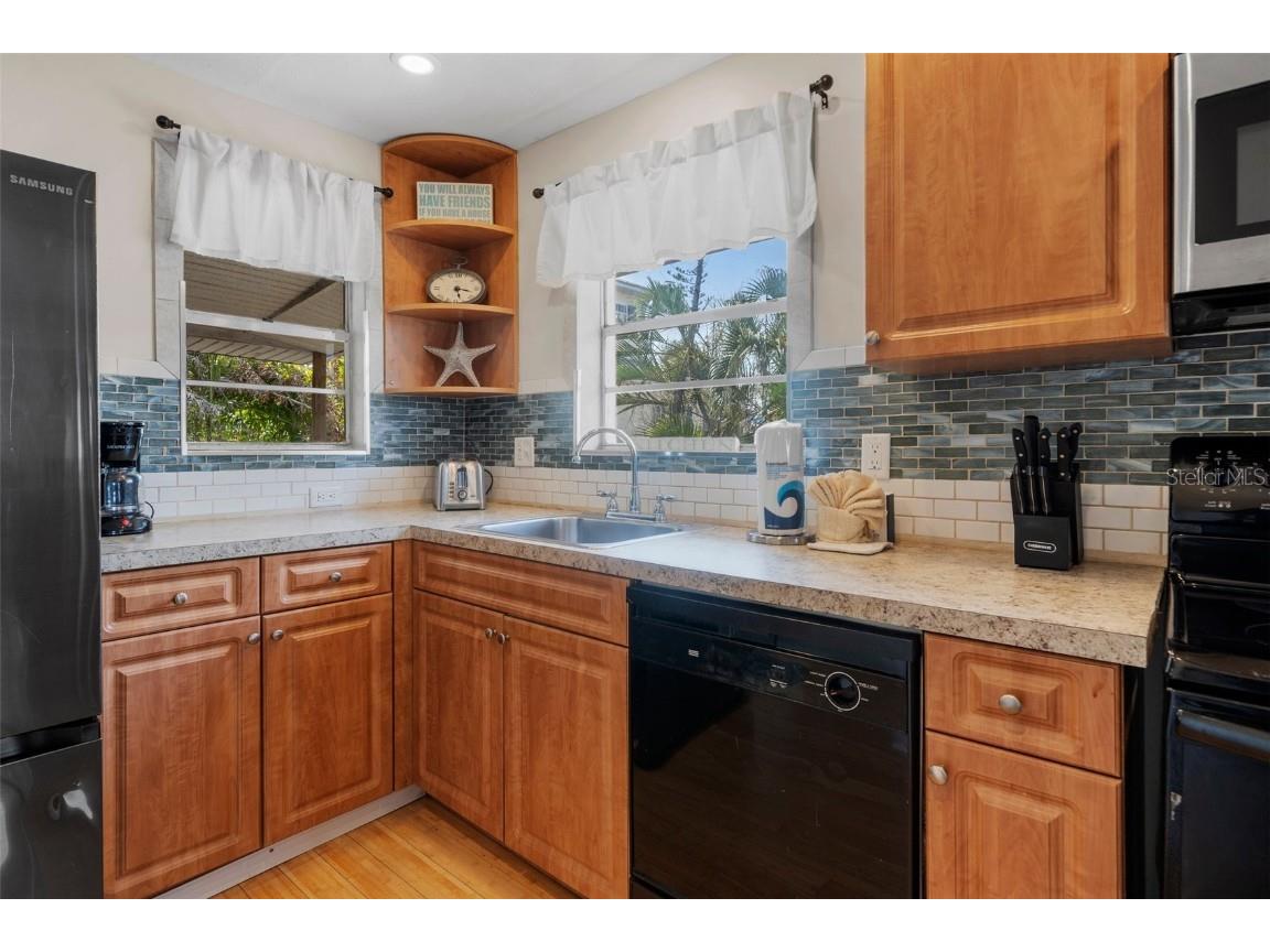 3018 Gulf Drive Holmes Beach FL 34217 A4651692 image9