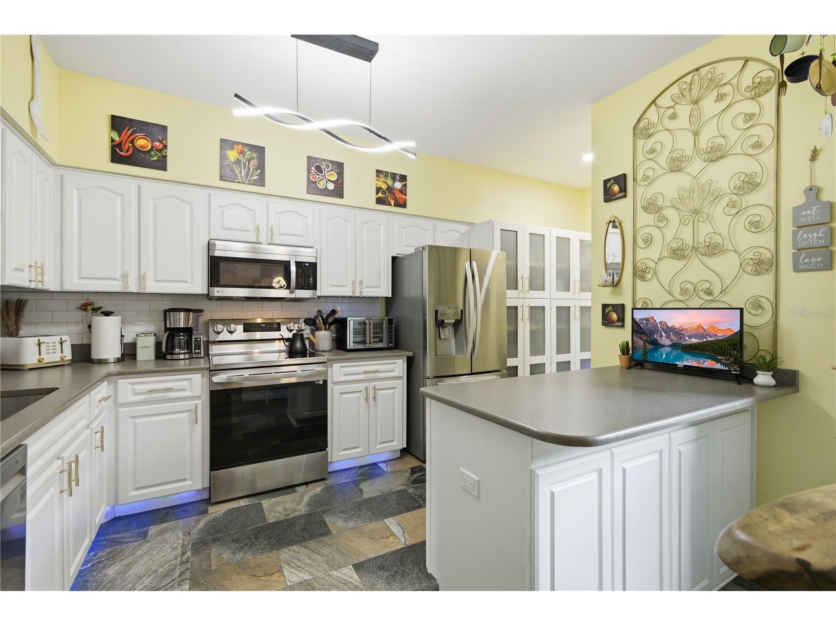 302 Buckingham Place Palm Harbor FL 34684 TB8525233 image4