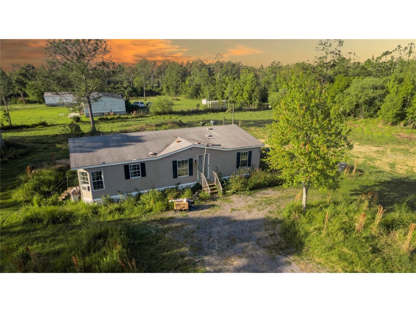 302 Country World Drive W Davenport FL 33897 O6189339 image1