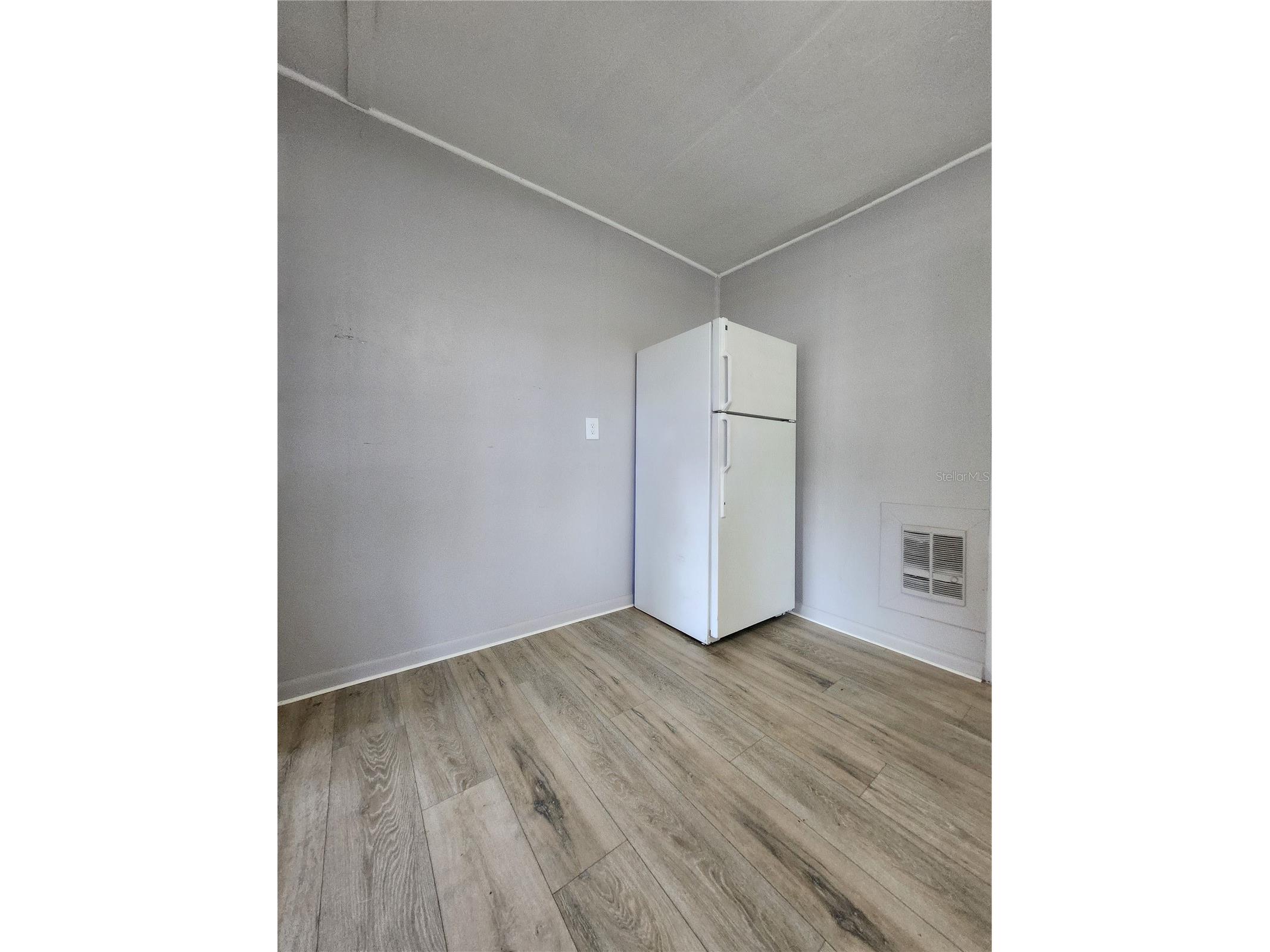 302 E 121st Avenue Tampa FL 33612 TB8488841 image3