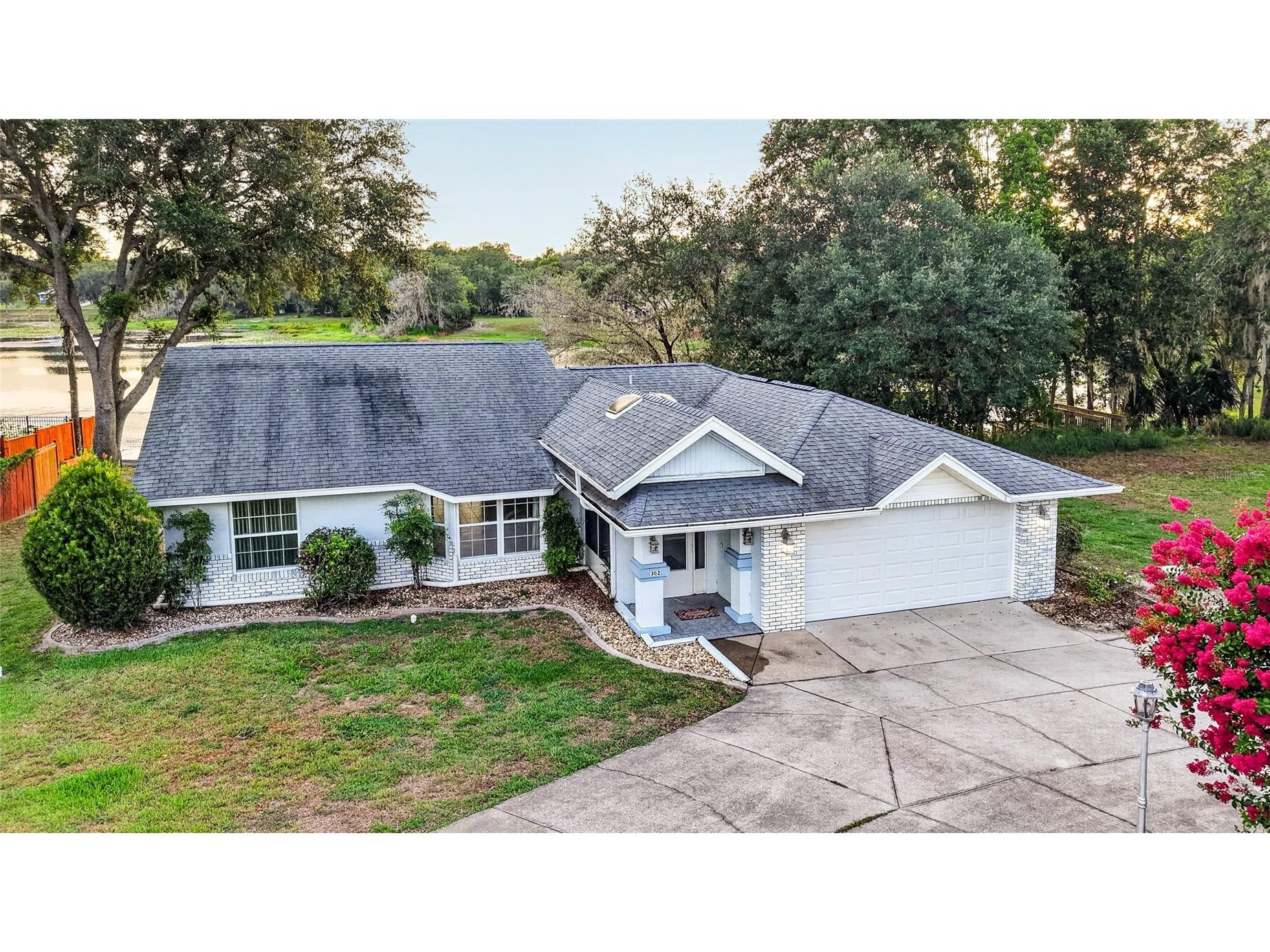 302 E Mirror Lake Drive Fruitland Park FL 34731 - Mirror Lake G5114324 image1
