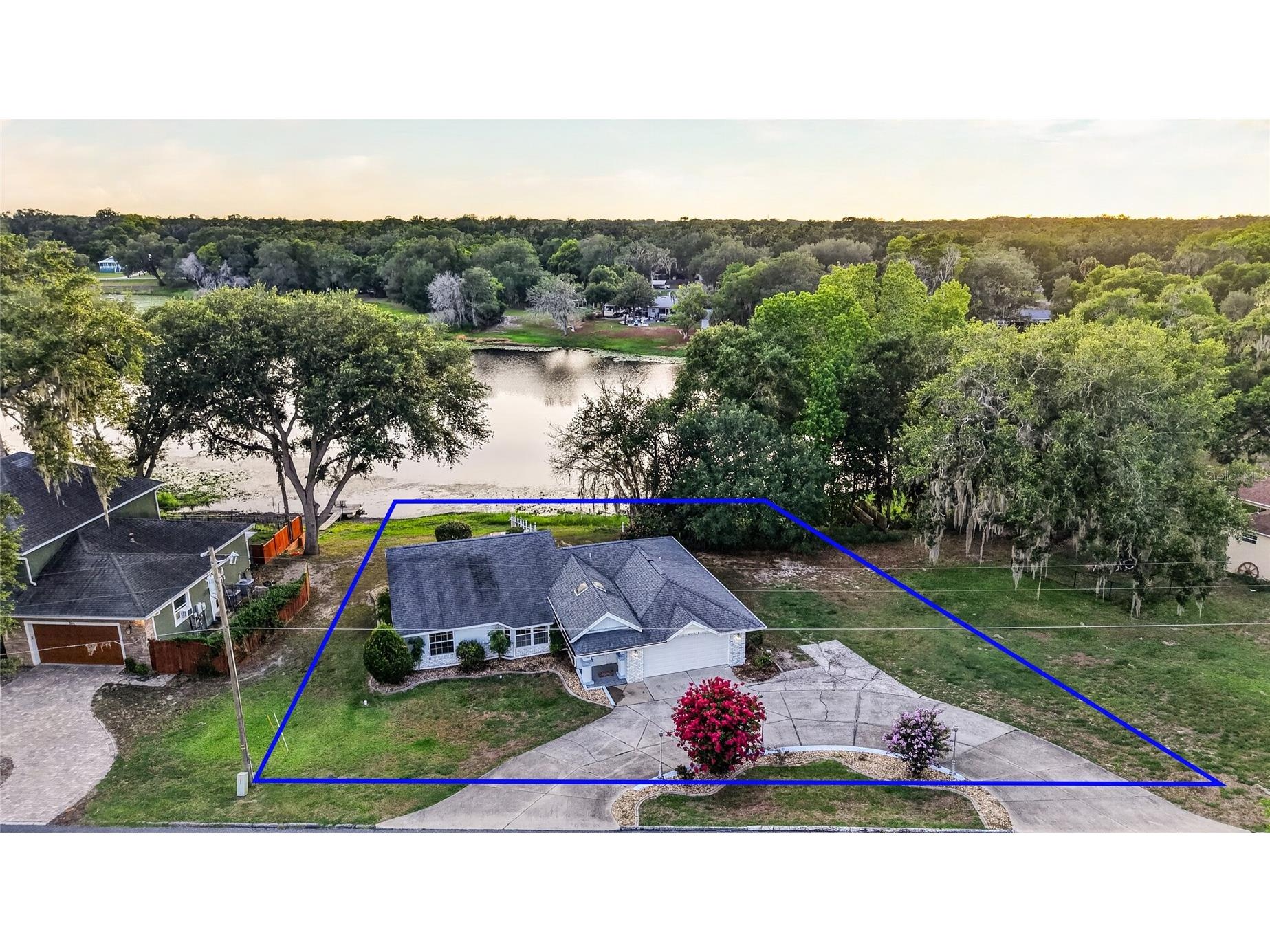 302 E Mirror Lake Drive Fruitland Park FL 34731 - Mirror Lake G5114324 image2