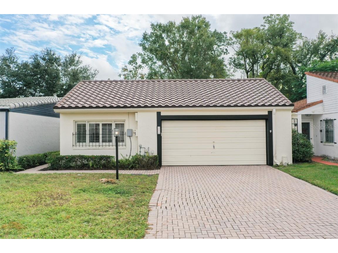 302 La Serena Winter Haven FL 33884 P4936970 image1