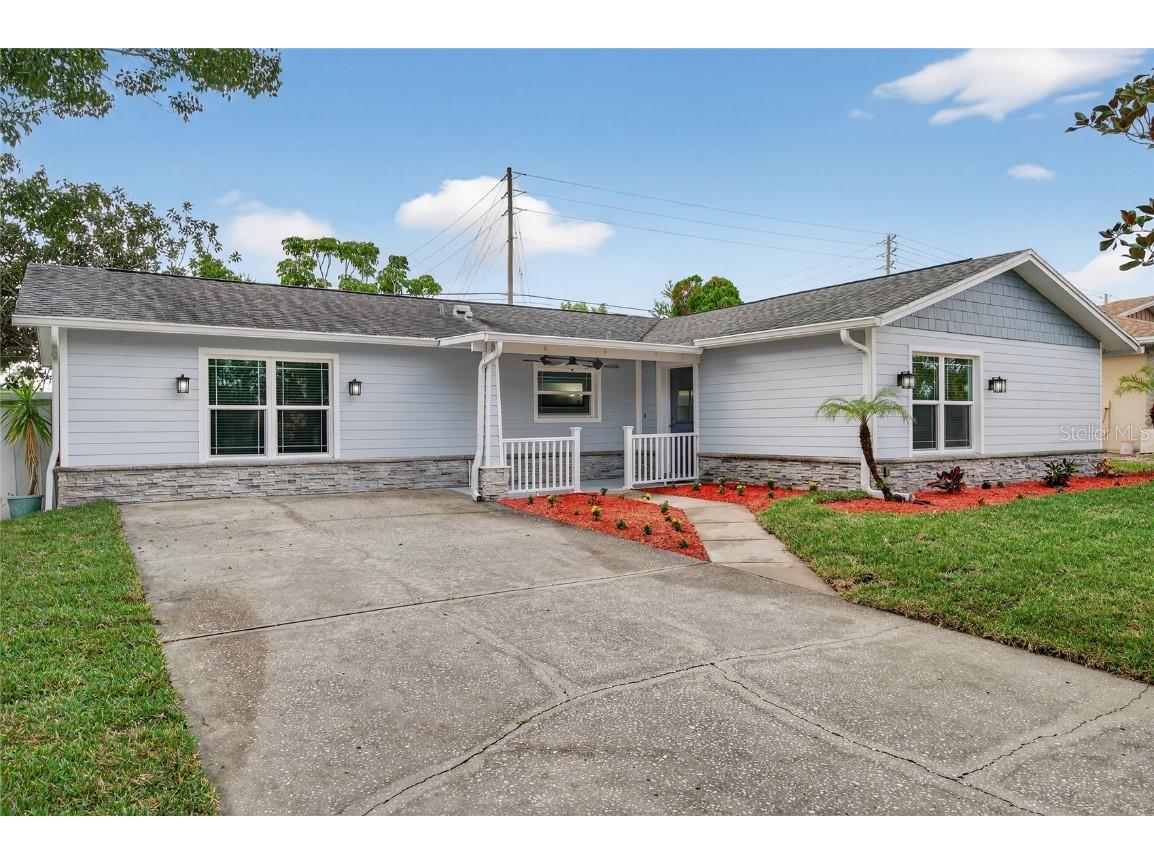 302 Leafwood Road Tarpon Springs FL 34689 W7880672 image1