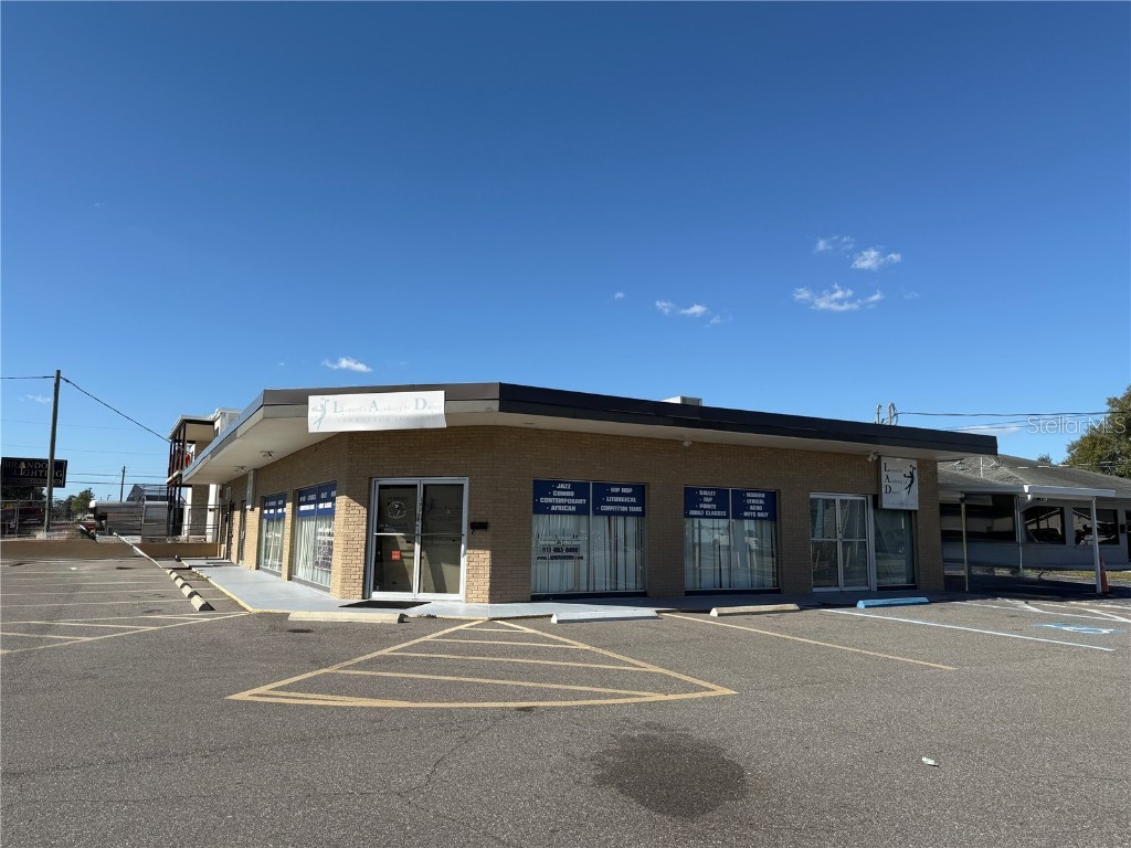 302 W Robertson Street Brandon FL 33511 J996246 image1