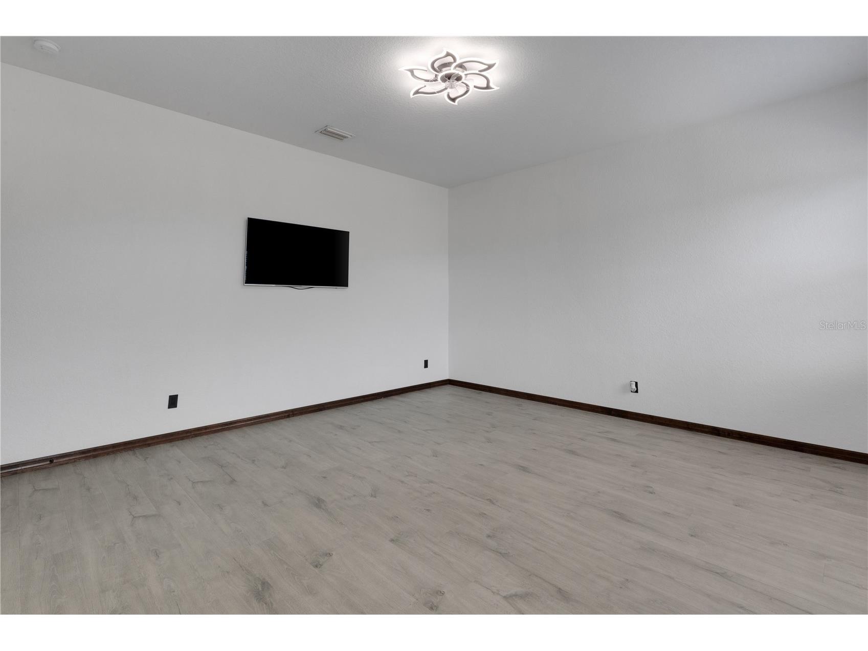 3021 59th Avenue S Saint Petersburg FL 33712 TB8505345 image29