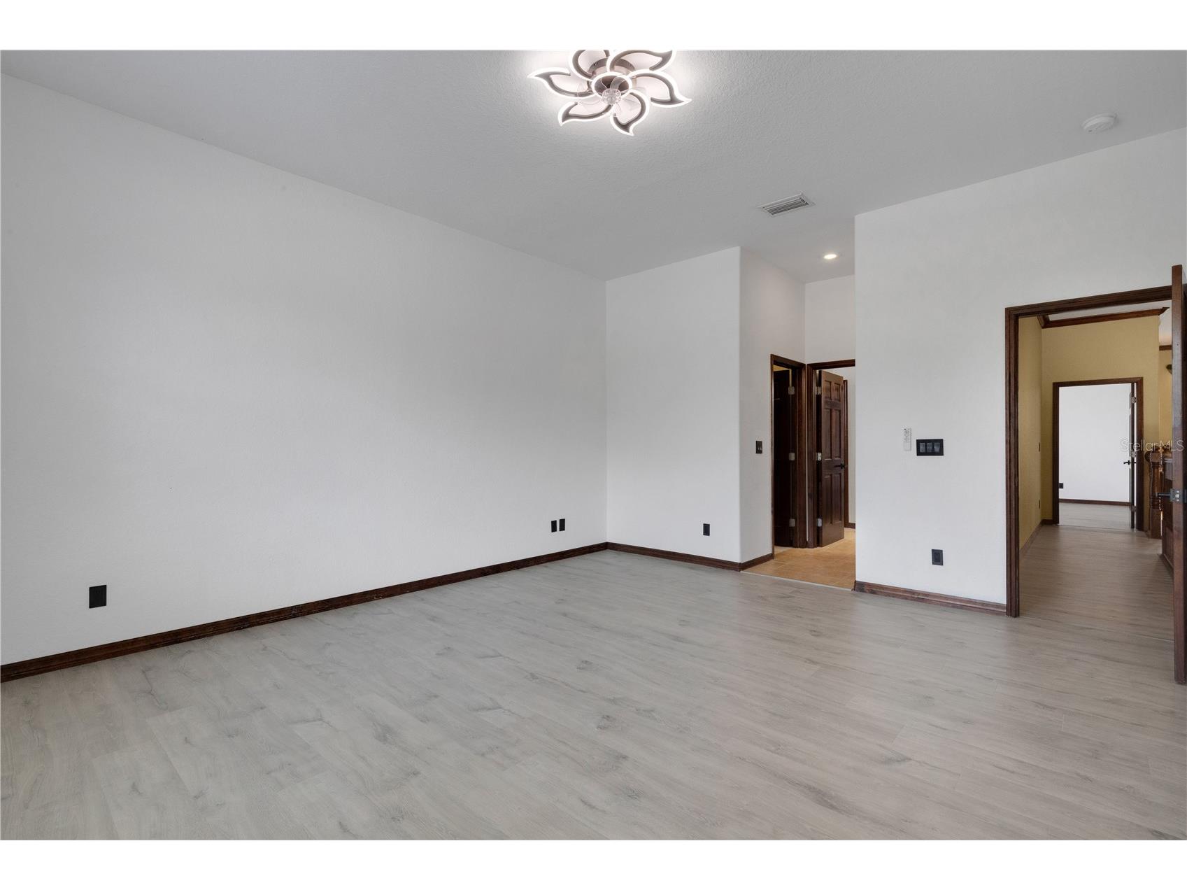 3021 59th Avenue S Saint Petersburg FL 33712 TB8505345 image39