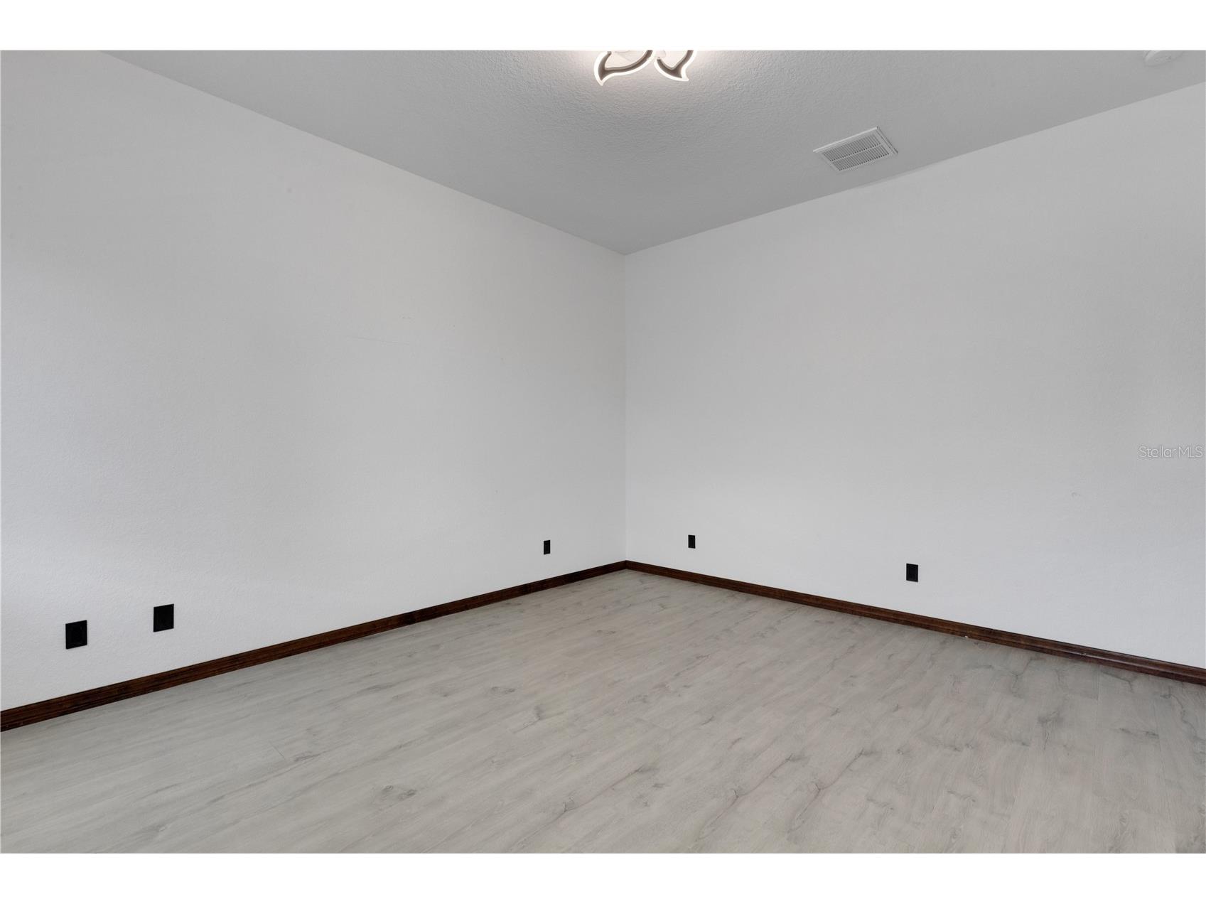 3021 59th Avenue S Saint Petersburg FL 33712 TB8505345 image46