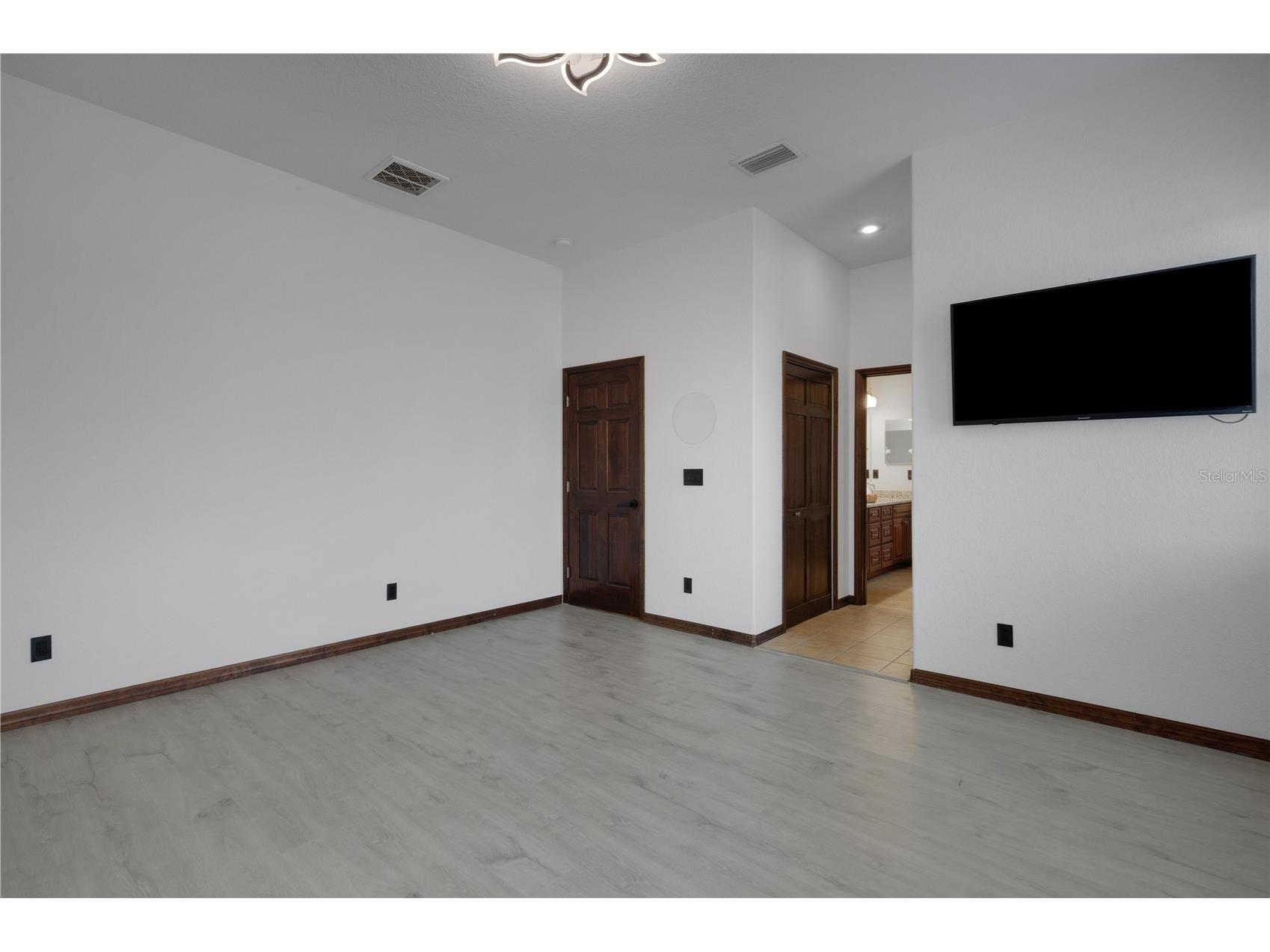 3021 59th Avenue S Saint Petersburg FL 33712 TB8505345 image47