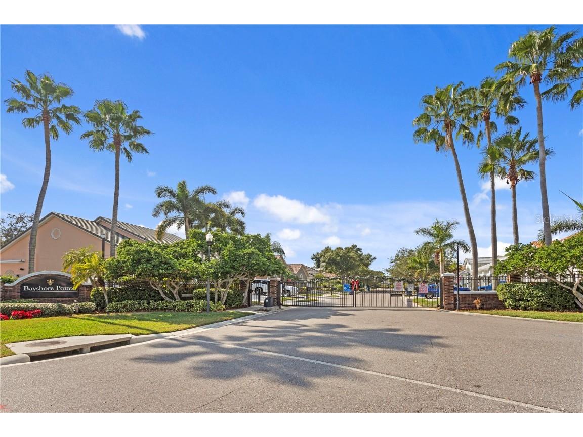 3023 Pointeview Drive Tampa FL 33611 - HILLSBOROUGH BAY TB8452275 image2