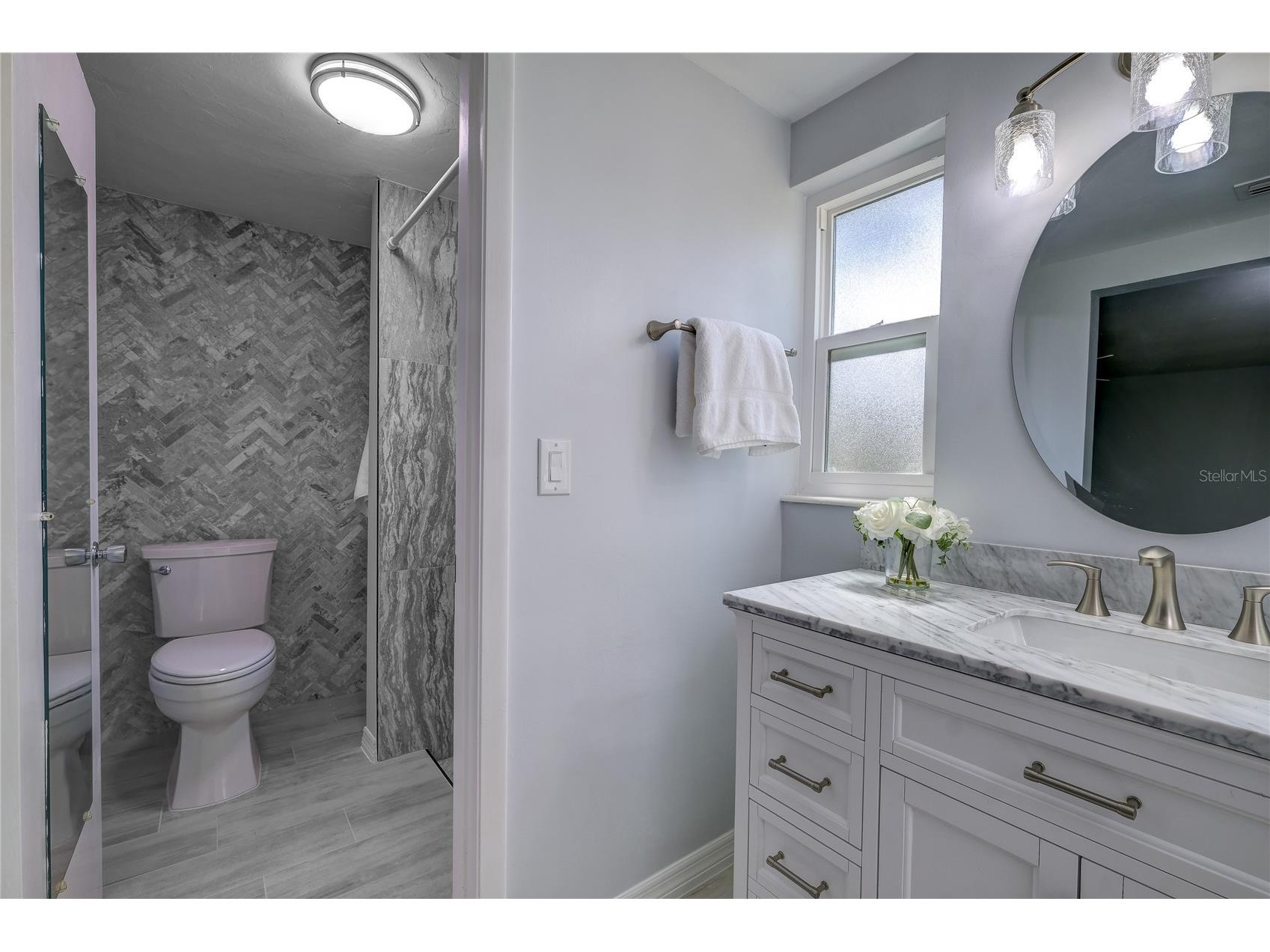 3024 Chase Circle Sarasota FL 34231 A4692134 image13