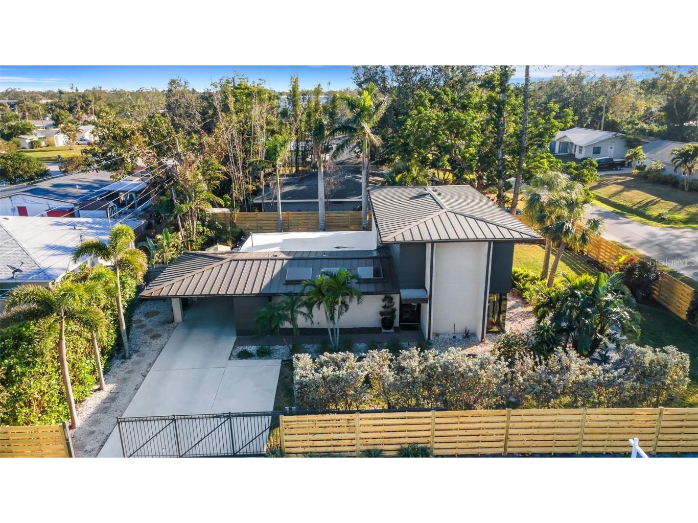 3026 Mayflower Street Sarasota FL 34231 A4639592 image1