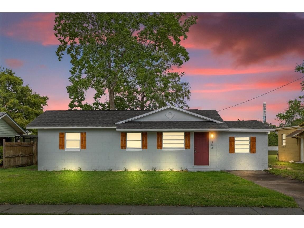 303 Amador Circle Orlando FL 32810 - LAKE KING O6119433 image1