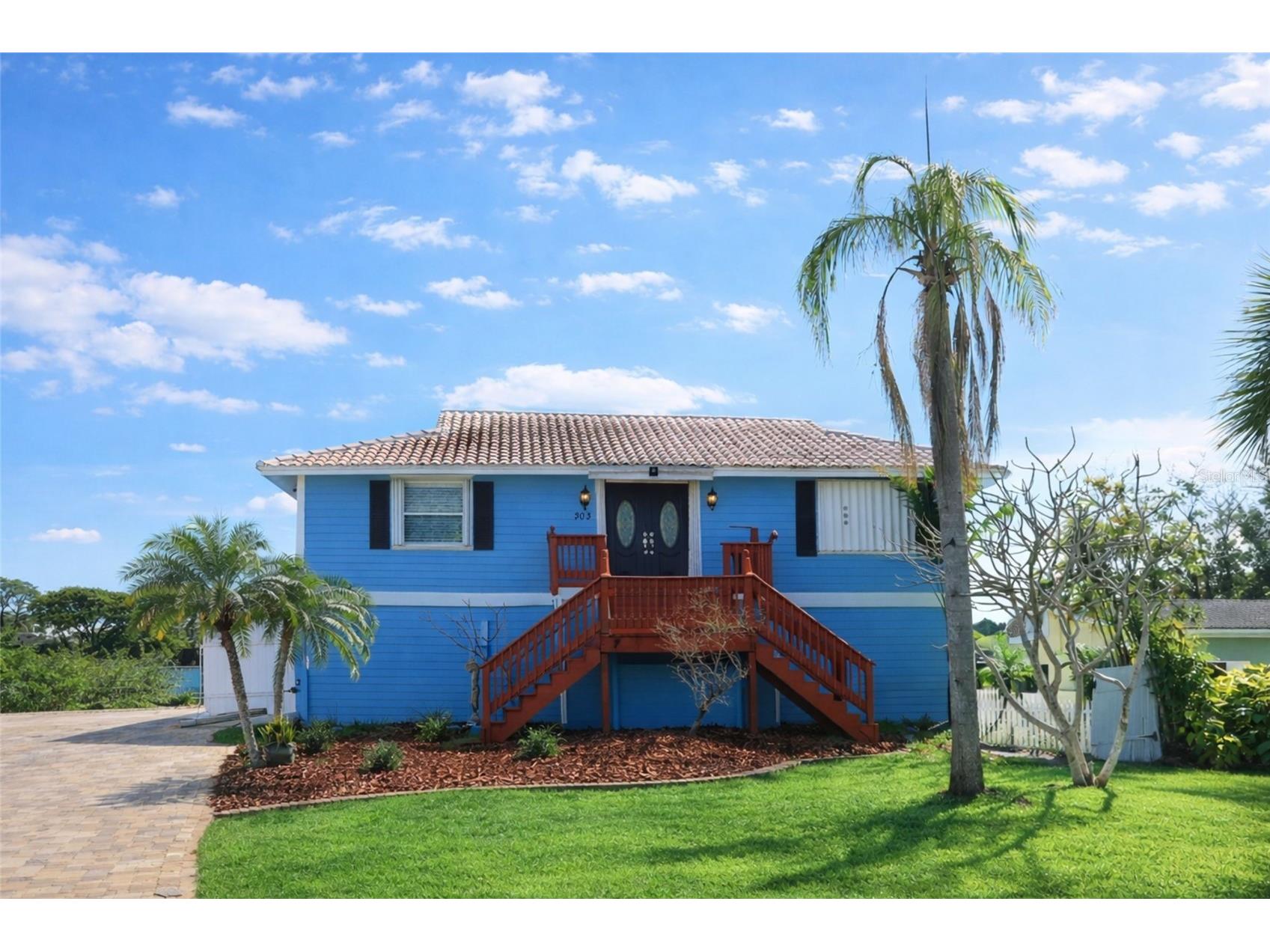 303 Lagoon Drive Palm Harbor FL 34683 TB8475281 image1