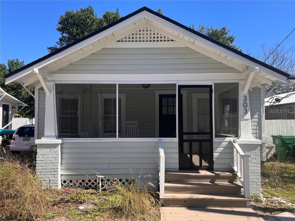 303 Page Court Deland FL 32720 V4934701 image1
