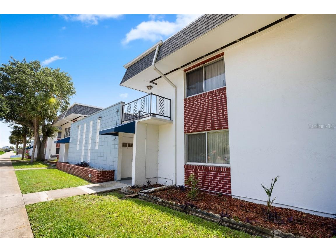 303 Ridge Boulevard #110 South Daytona FL 32119 V4943855 image1