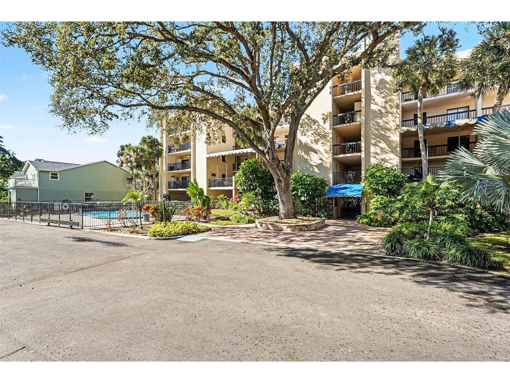 303 Tarpon Point Tarpon Springs FL 34689 TB8467673 image3