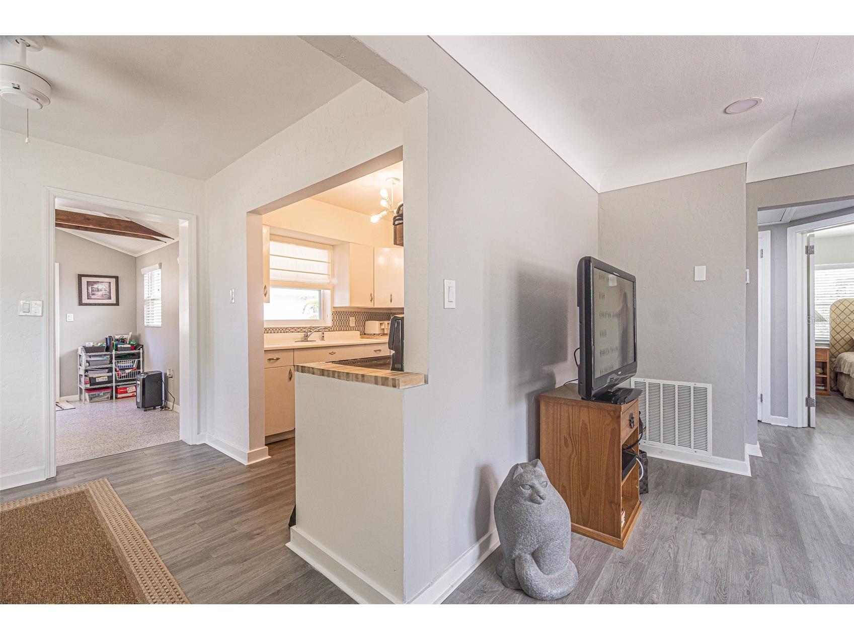 3030 14th Street N Saint Petersburg FL 33704 TB8523895 image10