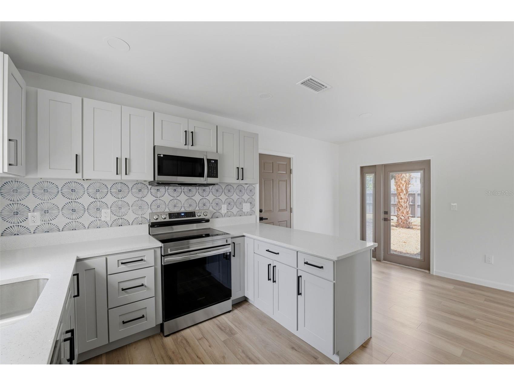 3030 5th Street N Saint Petersburg FL 33704 TB8505268 image5