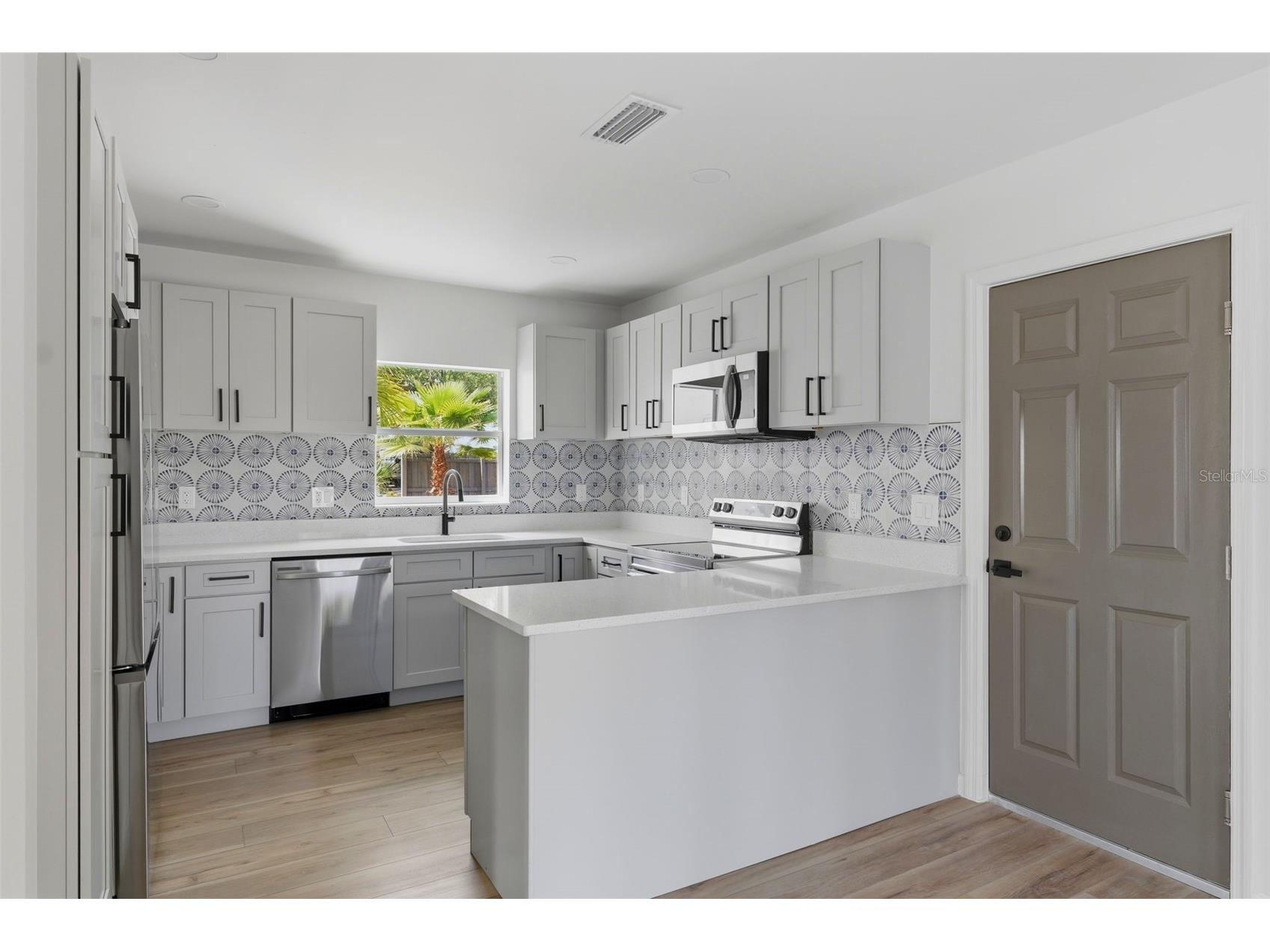 3030 5th Street N Saint Petersburg FL 33704 TB8505268 image6