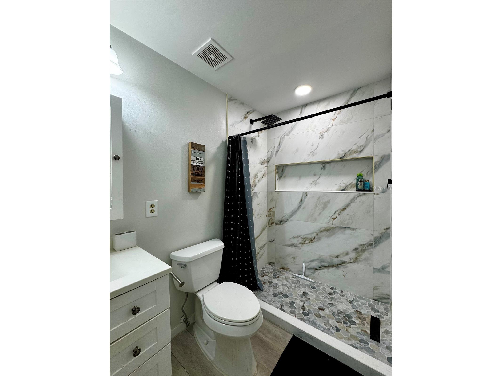 3031 Quail Hollow #16 Sarasota FL 34235 A4689429 image17