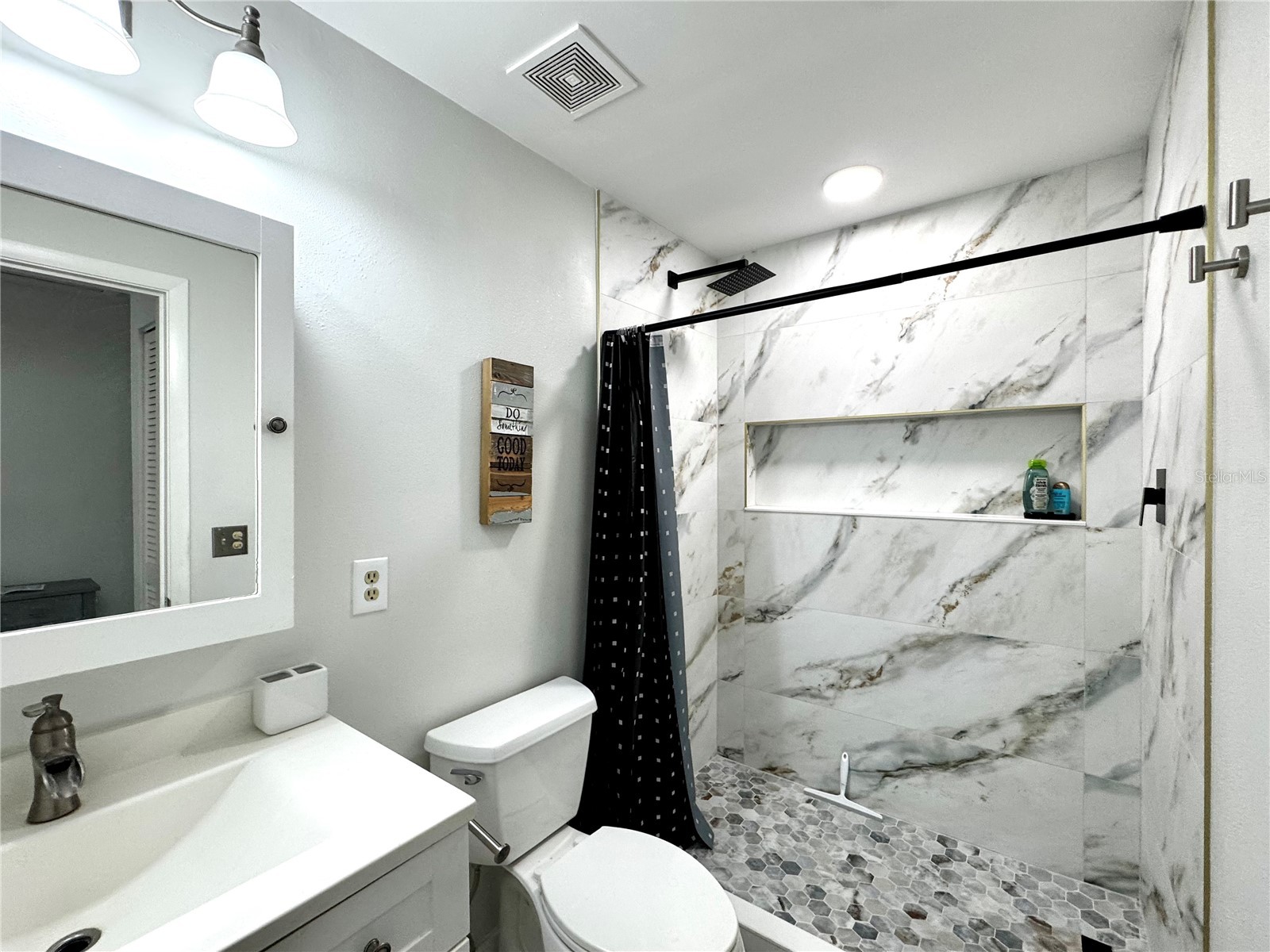 3031 Quail Hollow #16 Sarasota FL 34235 A4689429 image18