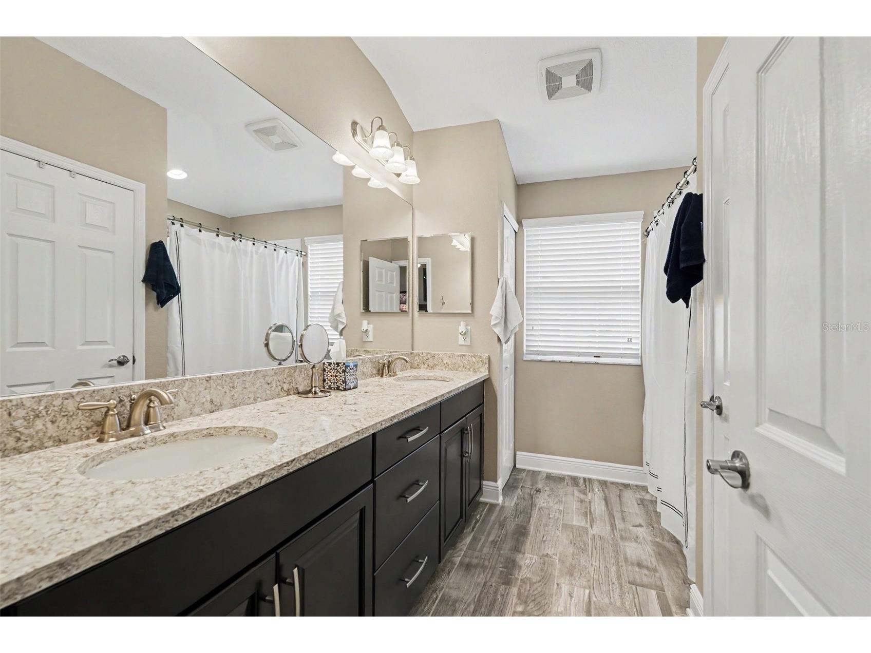 30329 Southwell Lane Wesley Chapel FL 33543 TB8516798 image16
