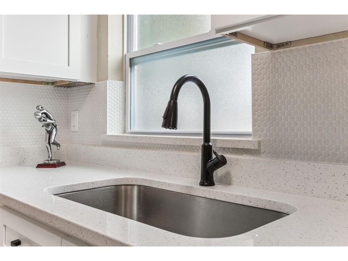 3033 Sutton Drive Orlando FL 32810 O6367991 image16