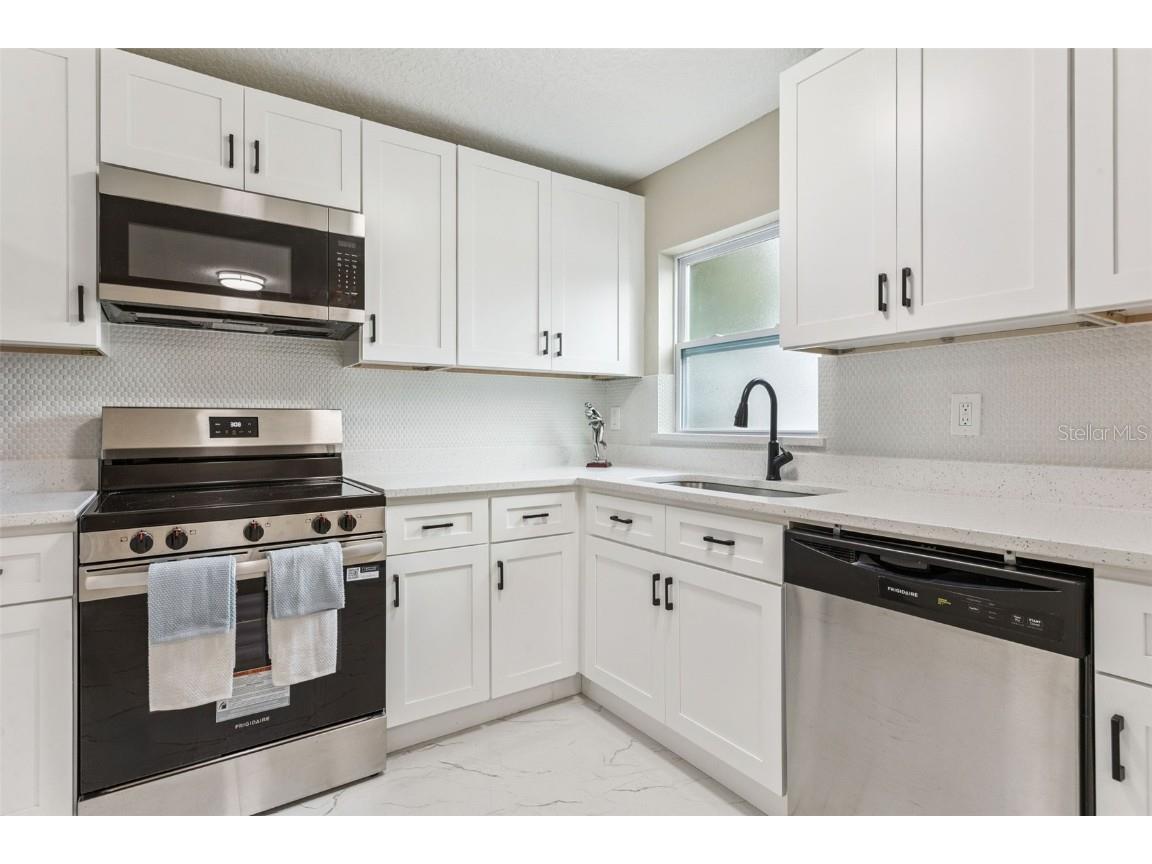 3033 Sutton Drive Orlando FL 32810 O6367991 image17