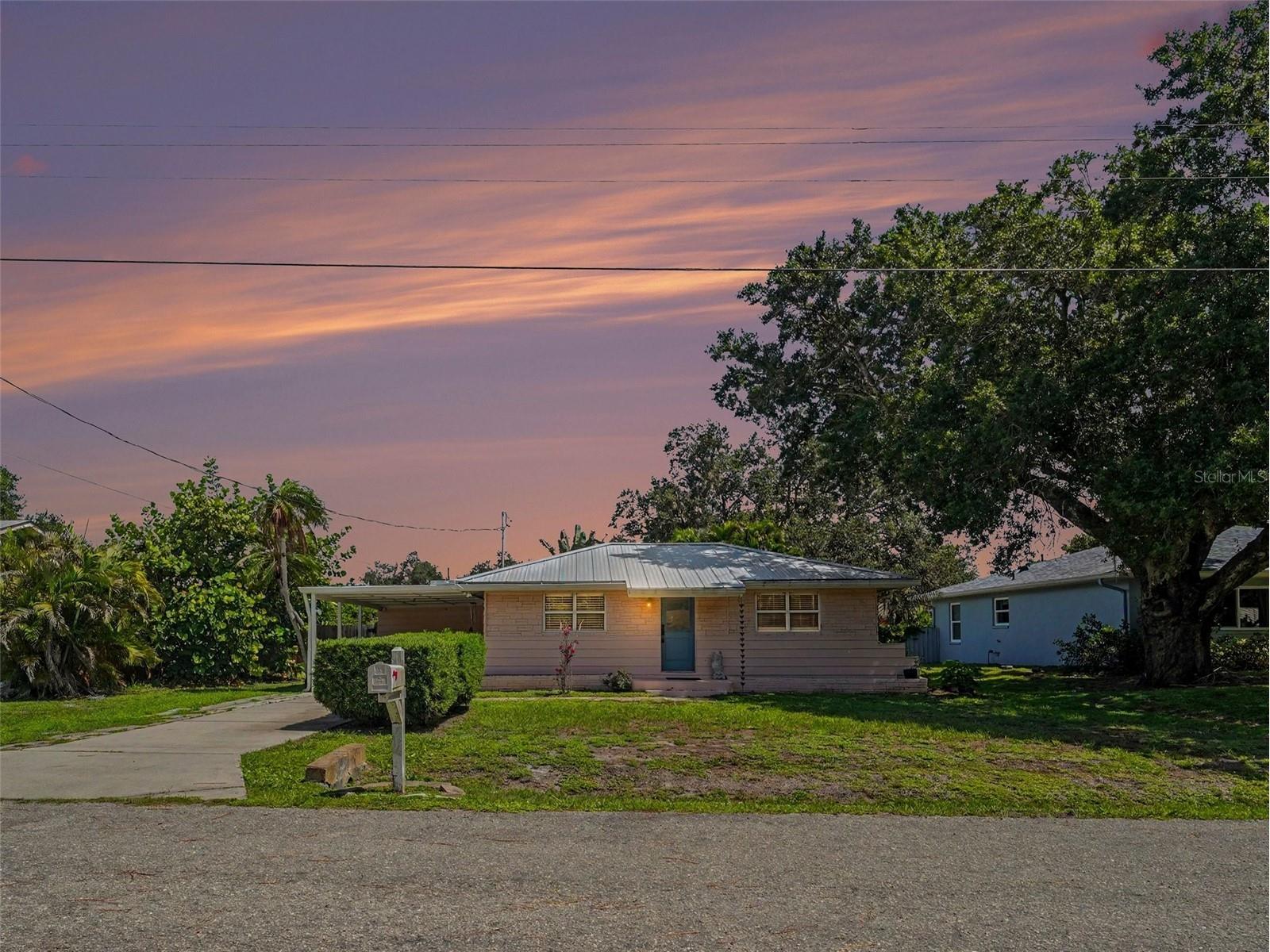 3035 Hillview Street Sarasota FL 34239 A4700500 image1