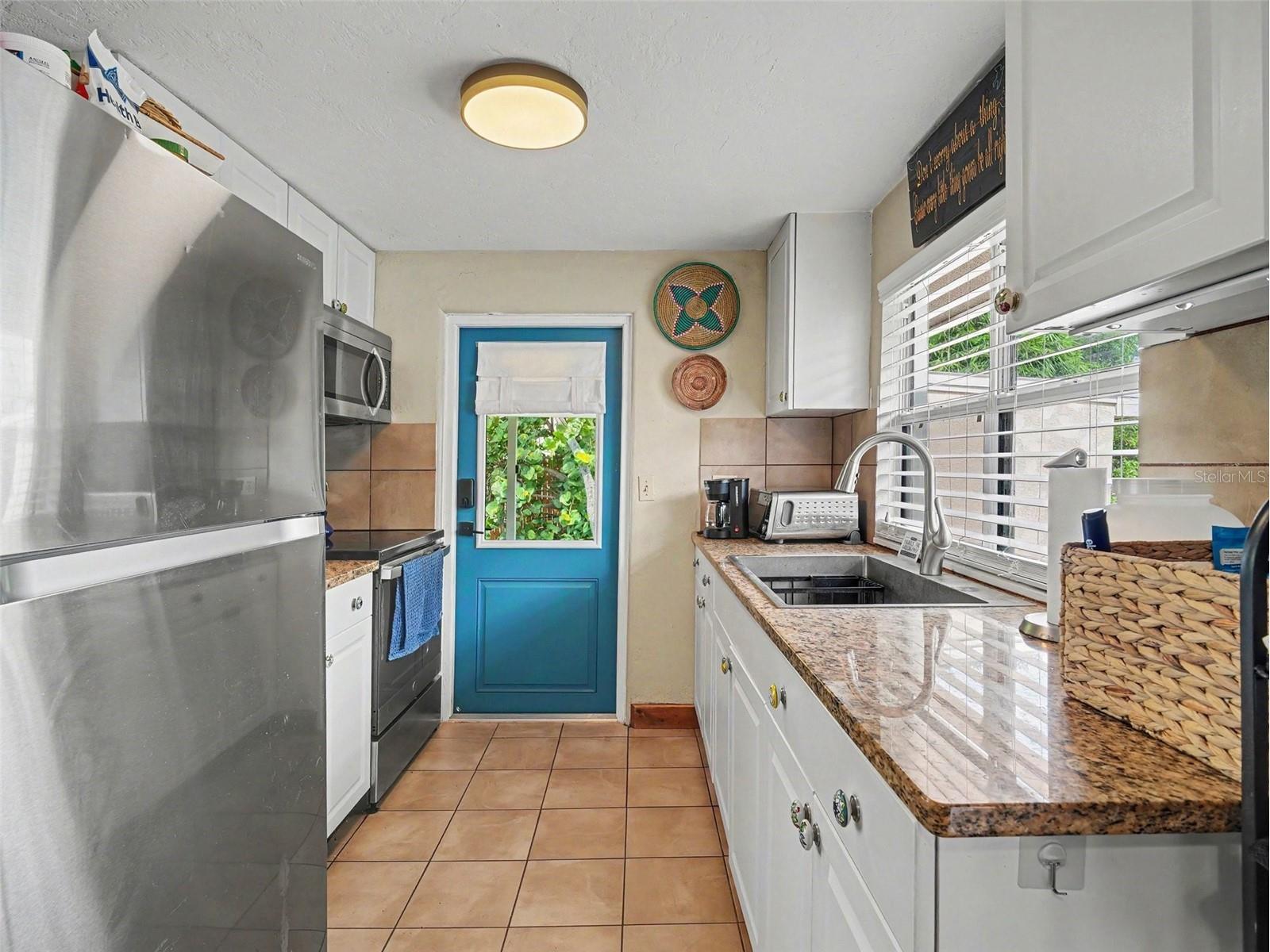 3035 Hillview Street Sarasota FL 34239 A4700500 image2