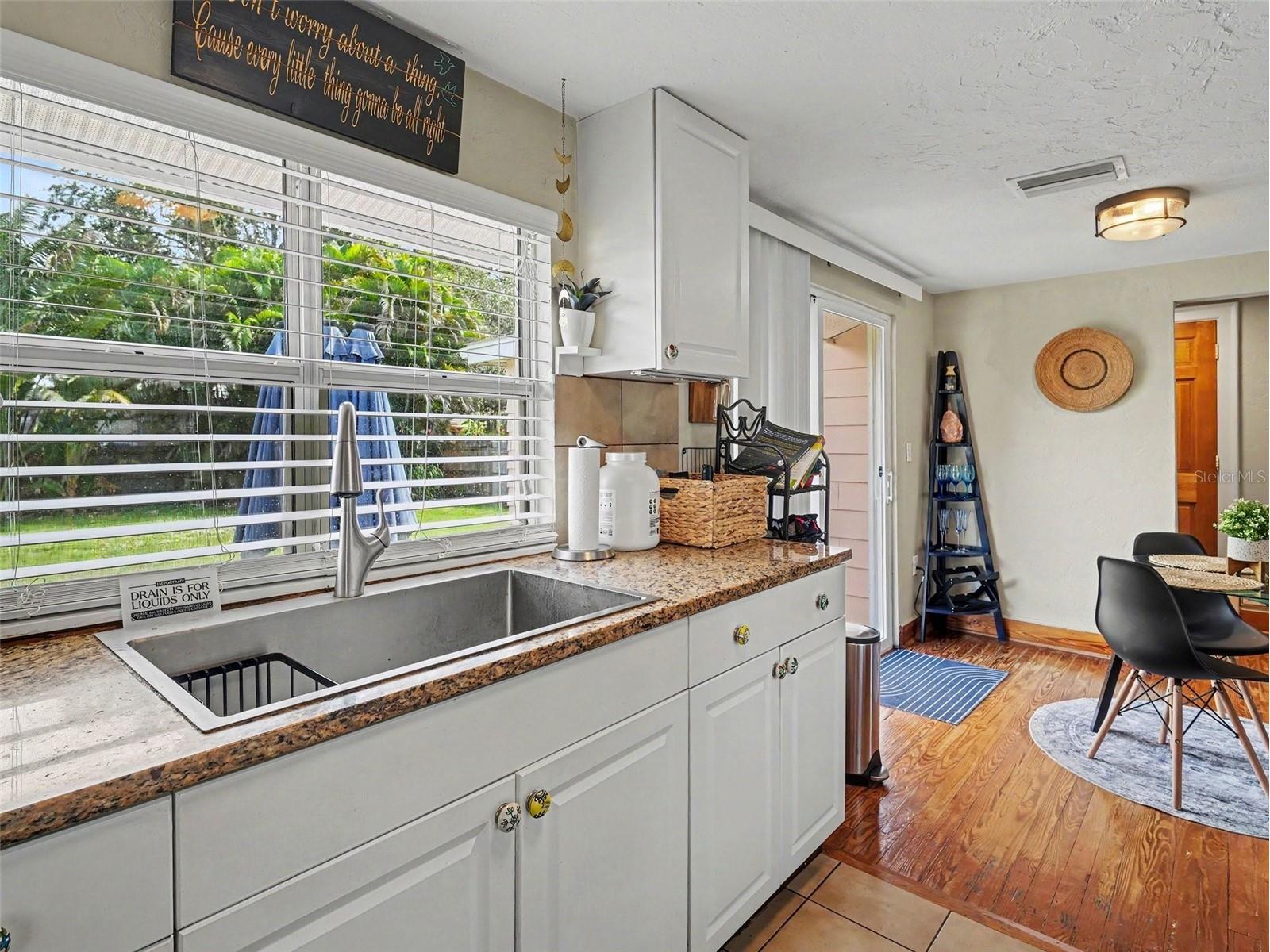 3035 Hillview Street Sarasota FL 34239 A4700500 image3