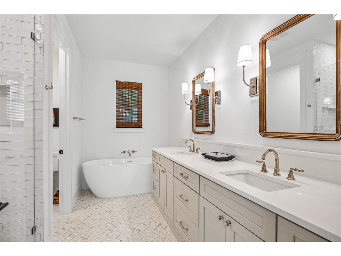 3037 10th Street N Saint Petersburg FL 33704 TB8421024 image20