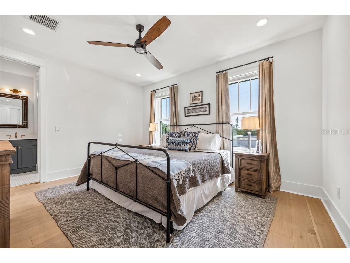 3037 10th Street N Saint Petersburg FL 33704 TB8421024 image32