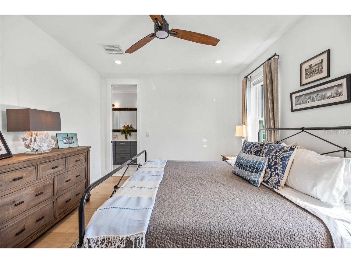 3037 10th Street N Saint Petersburg FL 33704 TB8421024 image33