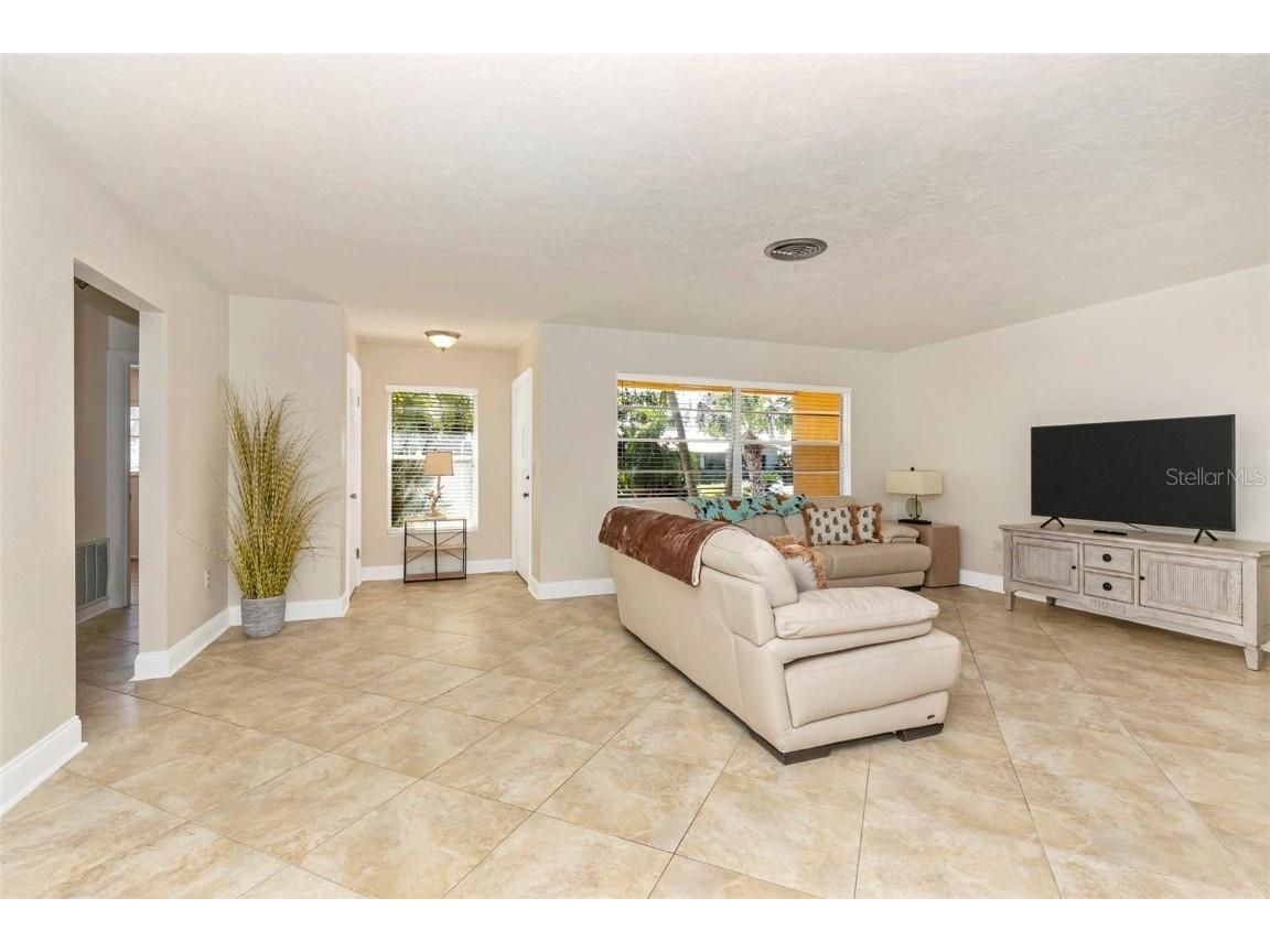 3039 Chase Circle Sarasota FL 34231 - GULF OF AMERICA & SIESTA KEY A4669035 image13