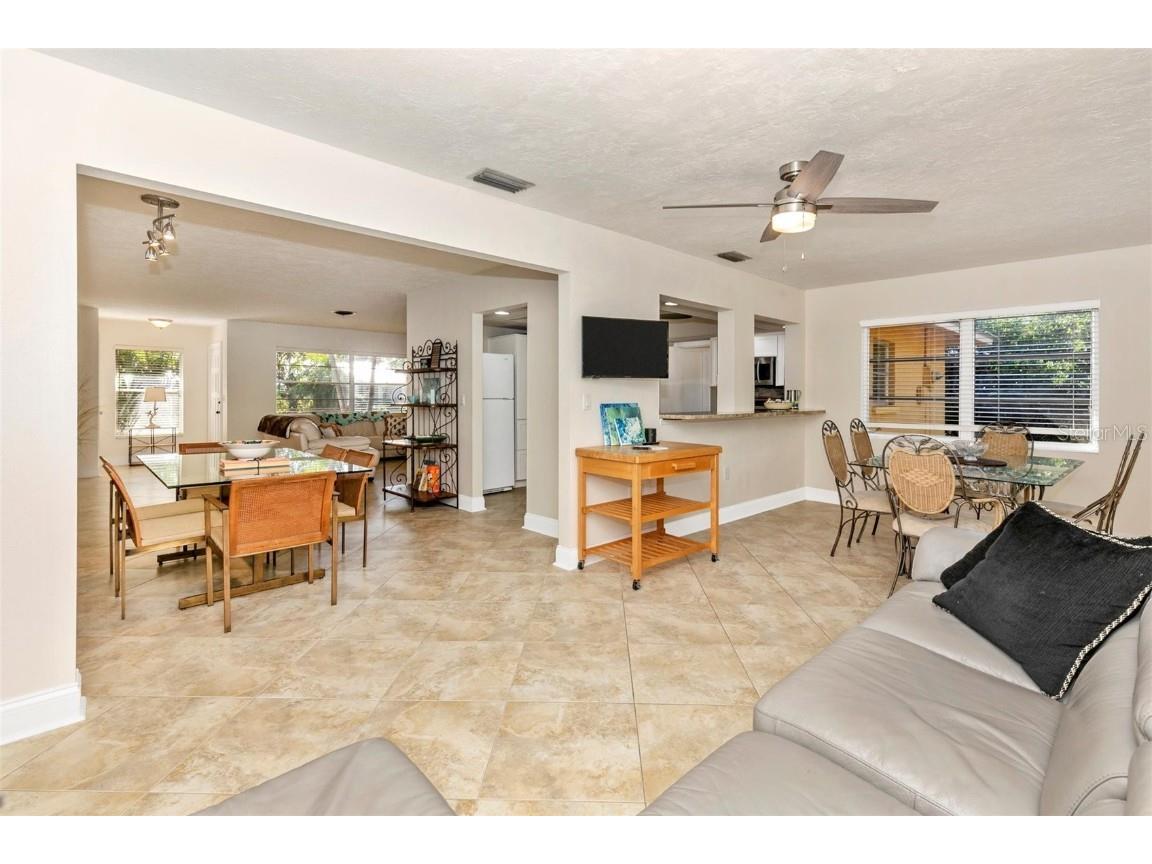 3039 Chase Circle Sarasota FL 34231 - GULF OF AMERICA & SIESTA KEY A4669035 image21