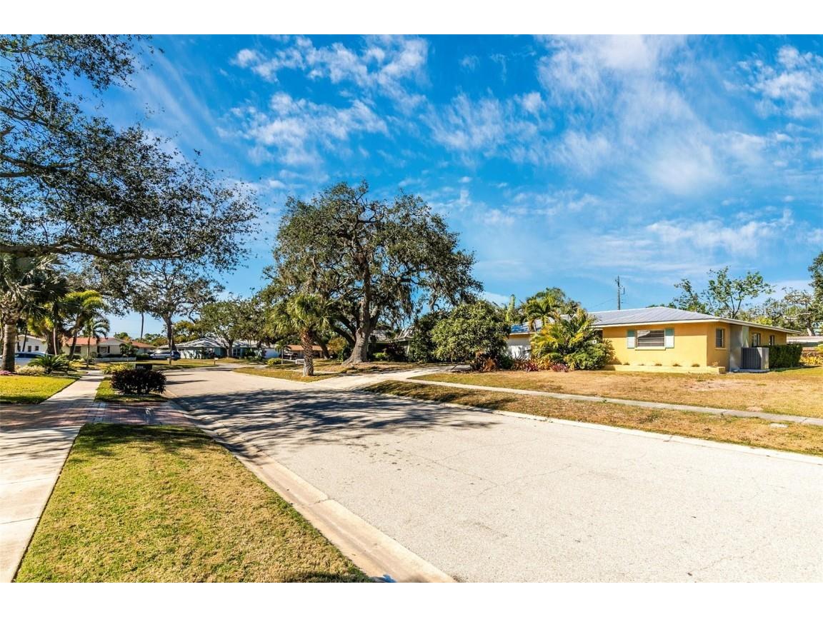 3039 Chase Circle Sarasota FL 34231 - GULF OF AMERICA & SIESTA KEY A4669035 image47